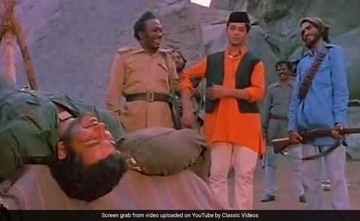 Censor Board was shaken by the anger of Sholay’s Gabbar Singh, scissors were used on Amjad Khan’s scene, now the photo of the deleted scene has surfaced.