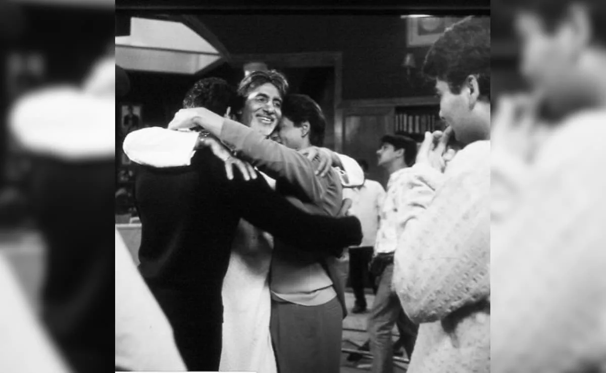 BTS photos viral from the set of ‘Kabhi Khushi Kabhi Gum’, see Amitabh, Shahrukh, Hrithik, Rani, Kajol, Kareena’s fun style