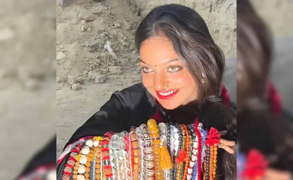 Mahakumbh’s viral girl Monalisa’s Kareena Kapoor video viral, you will also say- Future Superstar