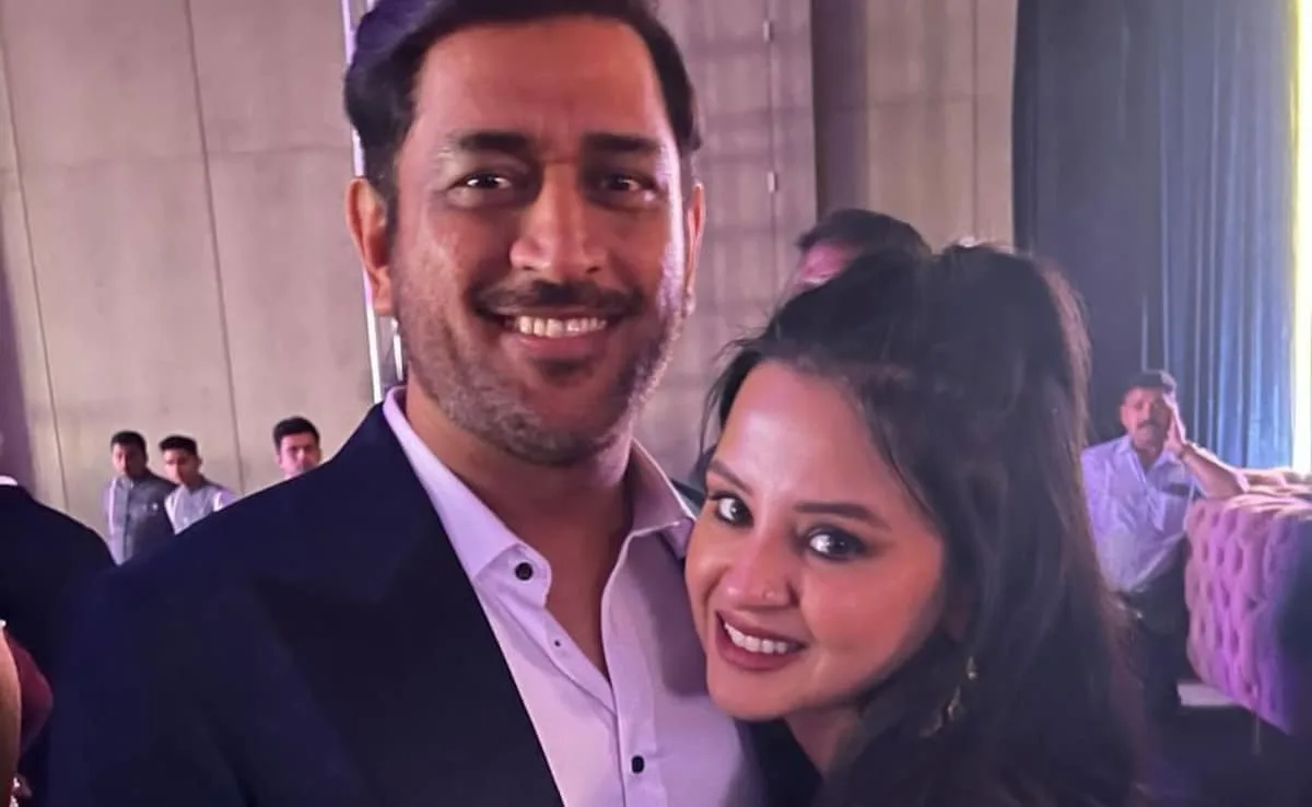 MS Dhoni’s romantic style went viral before the match of RR Verses CSK, seeing the song singing with wife Sakshi, fans said- Thal is so cute …