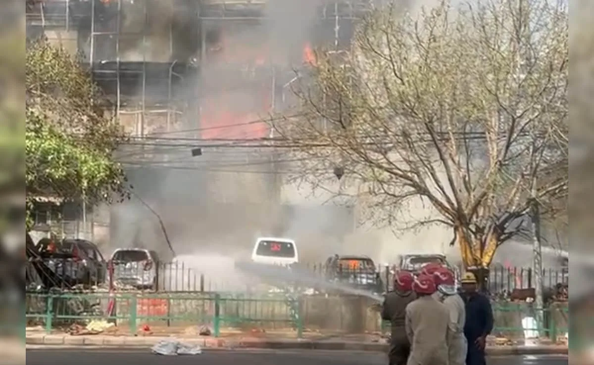 Fire in the building in Delhi’s Jhandewalan Extension, many vehicles burnt