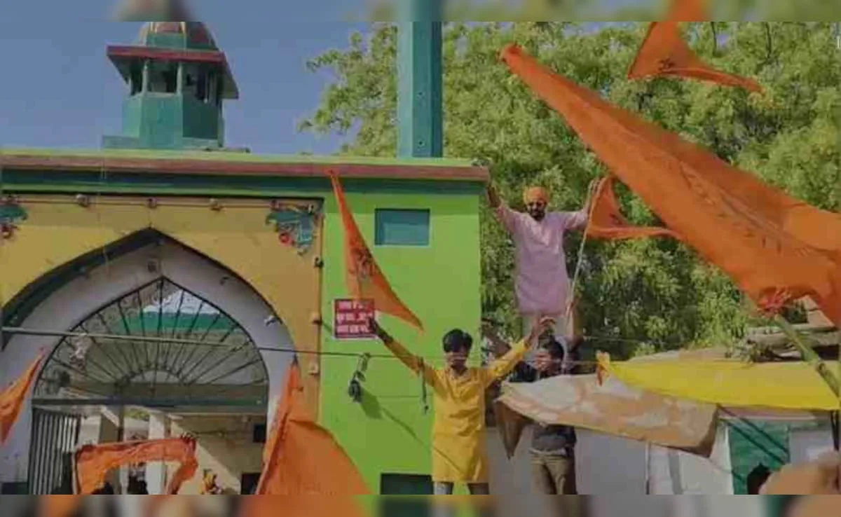 Prayagraj: Police detained Manendra Singh, who hoisted saffron flag at Mazar